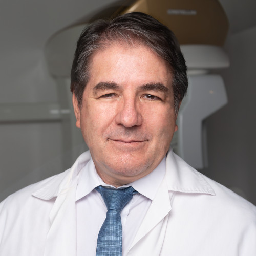 Dr. Gustavo Fiori, Perú